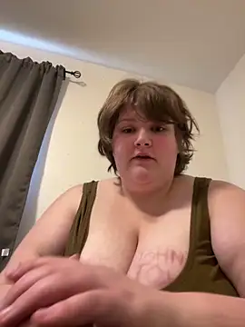 Snapshot of plushietoy chatting on April 7, 2026, 3:36 pm plushietoy online show from April 7, 2026, 3:36 pm