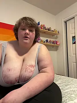 Snapshot of plushietoy chatting on March 13, 2026, 8:36 pm plushietoy online show from March 13, 2026, 8:36 pm