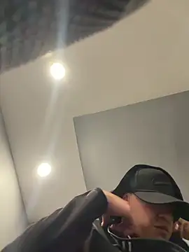 Jhon jairo420zzzz online show from April 8, 2026, 5:42 am