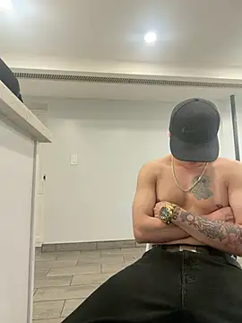 Jhon jairo420zzzz online show from April 14, 2026, 10:04 pm