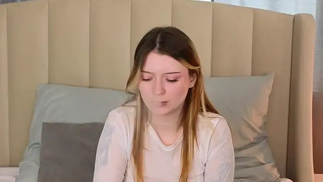 AlyssFrost online show from July 7, 2026, 6:47 am