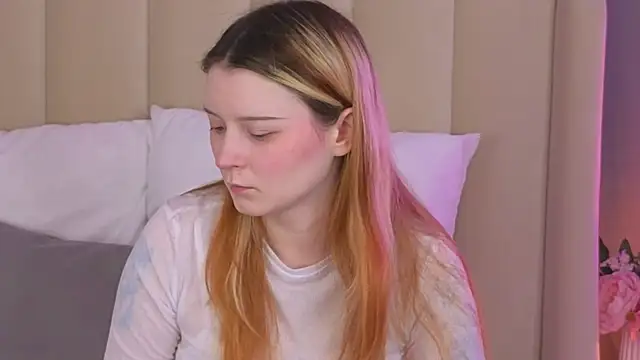 AlyssFrost online show from June 19, 2026, 3:56 am