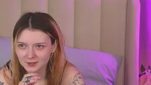 AlyssFrost online show from July 1, 2026, 4:02 am
