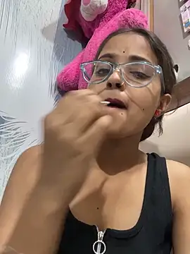 samayra1144 online show from May 5, 2026, 10:51 am