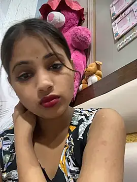 samayra1144 online show from May 18, 2026, 8:52 am