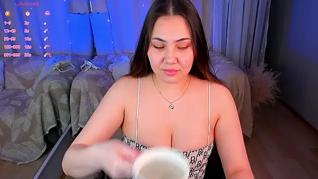 Snapshot of Lina_Loon chatting on March 2, 2026, 4:47 pm Lina Loon online show from March 2, 2026, 4:47 pm