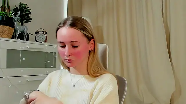 TraceeRebollar online show from February 17, 2026, 11:18 am