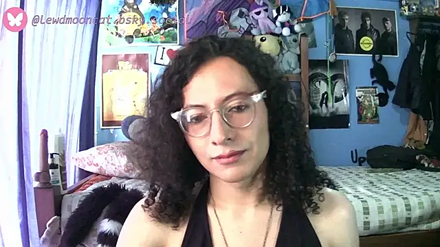 Snapshot of lewd_mooncat chatting on May 15, 2026, 6:28 pm lewd mooncat online show from May 15, 2026, 6:28 pm