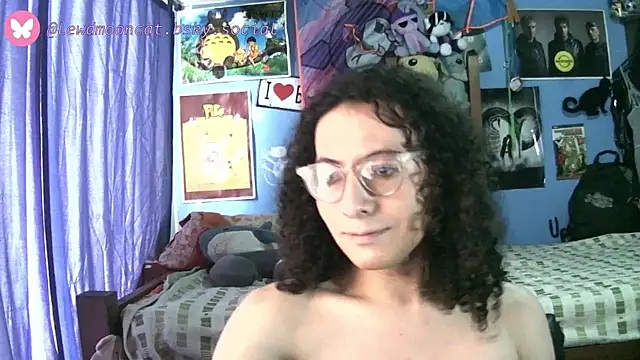 Snapshot of lewd_mooncat chatting on May 8, 2026, 9:40 pm lewd mooncat online show from May 8, 2026, 9:40 pm