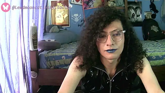 Snapshot of lewd_mooncat chatting on May 28, 2026, 7:42 pm lewd mooncat online show from May 28, 2026, 7:42 pm