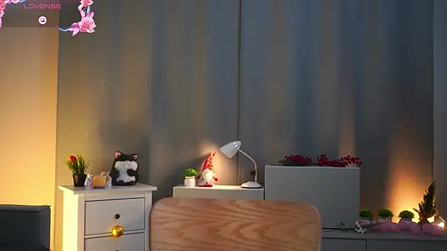 ZofiaPantano online show from April 5, 2026, 2:02 pm