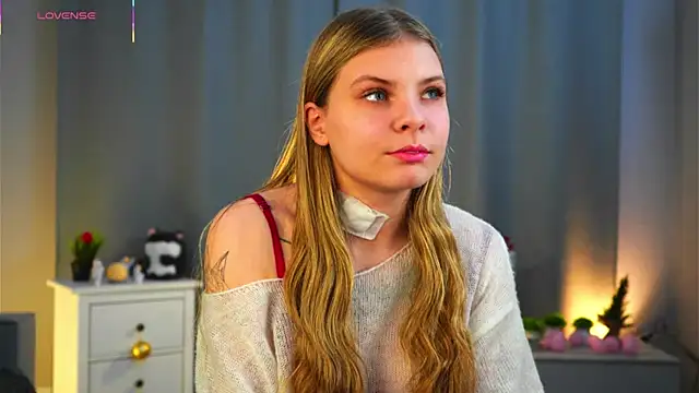 ZofiaPantano online show from April 12, 2026, 2:42 pm