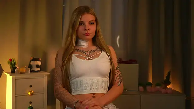 ZofiaPantano online show from March 27, 2026, 2:51 pm