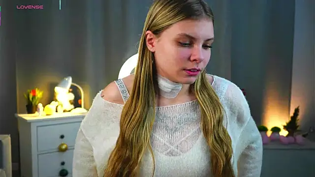 ZofiaPantano online show from April 13, 2026, 1:59 pm