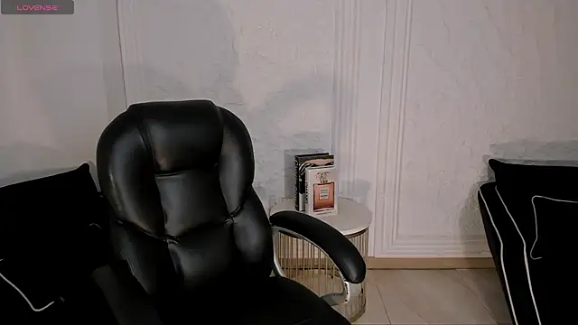 Snapshot of AmyRosse_X chatting on July 3, 2026, 2:51 am AmyRosse X online show from July 3, 2026, 2:51 am