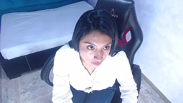 Snapshot of abril_castanocm chatting on February 17, 2026, 4:21 am abril castanocm online show from February 17, 2026, 4:21 am