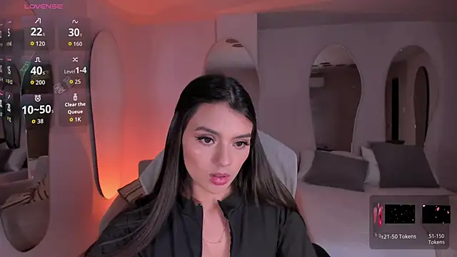 JulietteMoreau online show from April 30, 2026, 8:57 pm