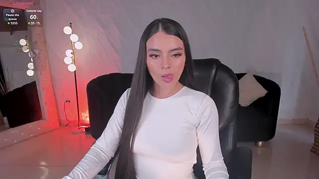 JulietteMoreau online show from May 25, 2026, 7:56 pm