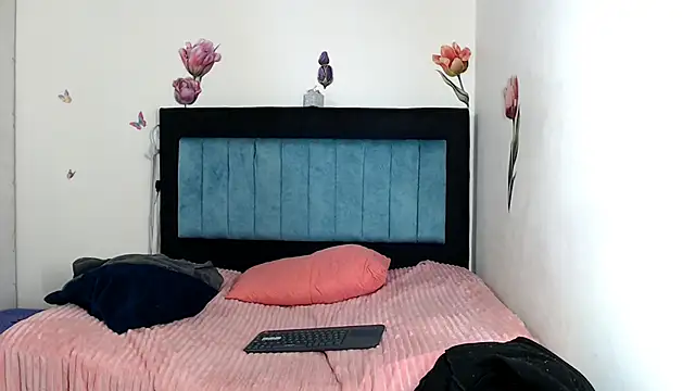 Snapshot of KATYXS chatting on February 24, 2026, 6:42 pm KATYXS online show from February 24, 2026, 6:42 pm