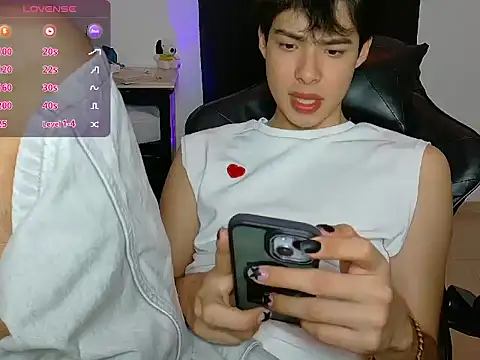 Snapshot of leotnk chatting on February 24, 2026, 9:15 pm leotnk online show from February 24, 2026, 9:15 pm