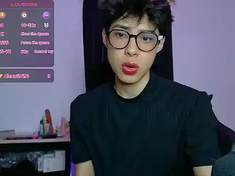 Snapshot of leotnk chatting on February 18, 2026, 9:33 pm leotnk online show from February 18, 2026, 9:33 pm