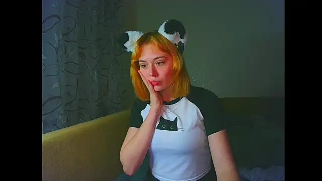 Snapshot of Little_fox404 chatting on February 14, 2026, 7:36 pm Little fox404 online show from February 14, 2026, 7:36 pm