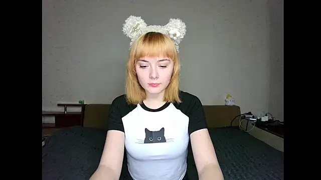 Snapshot of Little_fox404 chatting on February 15, 2026, 7:46 pm Little fox404 online show from February 15, 2026, 7:46 pm