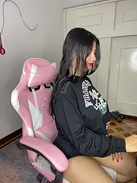 Snapshot of KittySari chatting on February 18, 2026, 2:24 pm KittySari online show from February 18, 2026, 2:24 pm