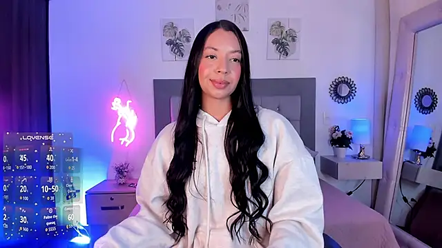 julietha Vega online show from April 21, 2026, 5:52 pm