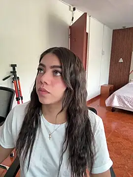 Luna rousse26 online show from April 4, 2026, 12:34 pm