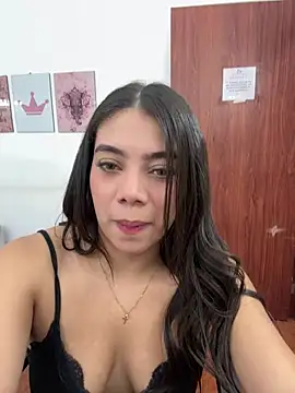 Luna rousse26 online show from May 11, 2026, 1:01 pm
