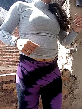 kiki milu online show from April 28, 2026, 2:21 pm