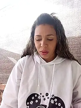kiki milu online show from April 26, 2026, 2:25 pm