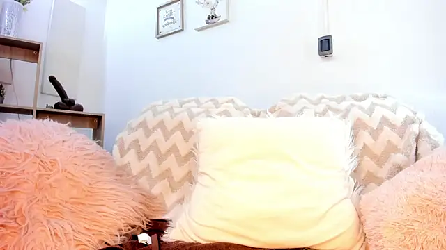 Snapshot of Tylla__ chatting on March 13, 2026, 4:17 am Tylla online show from March 13, 2026, 4:17 am