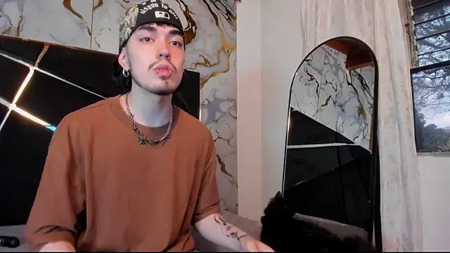 Snapshot of Couple_In_Heat chatting on March 31, 2026, 8:33 pm Couple In Heat online show from March 31, 2026, 8:33 pm