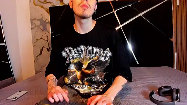 Snapshot of Couple_In_Heat chatting on April 11, 2026, 7:50 pm Couple In Heat online show from April 11, 2026, 7:50 pm