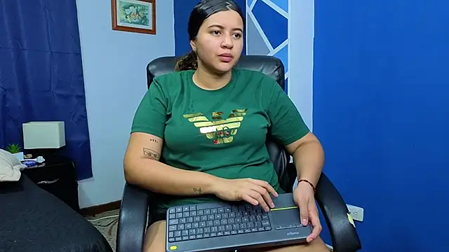 goodgirlxxl online show from April 13, 2026, 11:09 pm