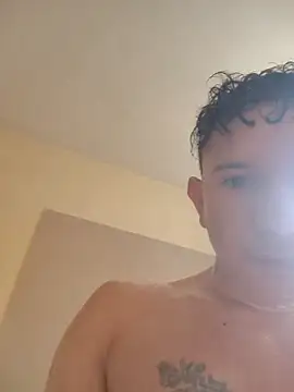 Snapshot of HOTCANINO chatting on February 15, 2026, 9:14 pm HOTCANINO online show from February 15, 2026, 9:14 pm