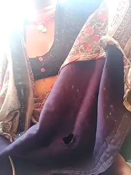 Snapshot of Soniya32 chatting on February 26, 2026, 9:53 am Soniya32 online show from February 26, 2026, 9:53 am