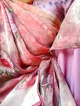 Snapshot of Soniya32 chatting on February 25, 2026, 7:19 am Soniya32 online show from February 25, 2026, 7:19 am