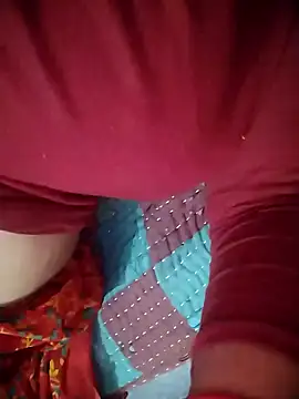 Snapshot of Soniya32 chatting on February 23, 2026, 2:39 pm Soniya32 online show from February 23, 2026, 2:39 pm