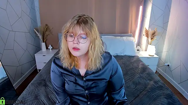 Snapshot of luna_c0ra chatting on February 22, 2026, 1:08 am luna c0ra online show from February 22, 2026, 1:08 am