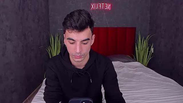 Snapshot of Slendy_Knox chatting on February 19, 2026, 1:52 pm Slendy Knox online show from February 19, 2026, 1:52 pm