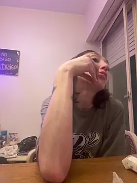 Snapshot of FrutillitaXX chatting on February 16, 2026, 6:23 am FrutillitaXX online show from February 16, 2026, 6:23 am