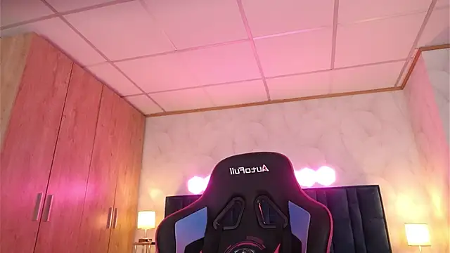 Snapshot of LucyDeLuca chatting on March 4, 2026, 7:16 am LucyDeLuca online show from March 4, 2026, 7:16 am