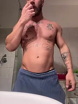 Snapshot of Tiziano94 chatting on March 9, 2026, 11:58 am Tiziano94 online show from March 9, 2026, 11:58 am