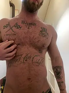 Snapshot of Tiziano94 chatting on April 4, 2026, 1:01 am Tiziano94 online show from April 4, 2026, 1:01 am