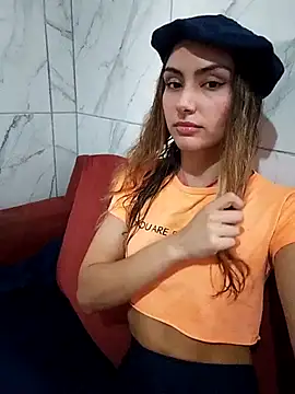 Snapshot of Larinhacat chatting on March 3, 2026, 9:00 pm Larinhacat online show from March 3, 2026, 9:00 pm