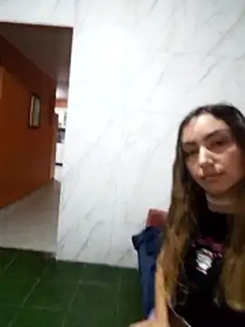 Snapshot of Larinhacat chatting on March 16, 2026, 11:29 pm Larinhacat online show from March 16, 2026, 11:29 pm