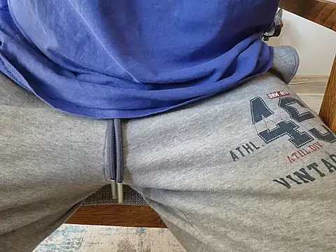 RetroWorth01 online show from March 4, 2026, 8:44 am